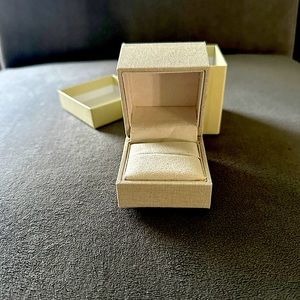 Engagement Ring Box in Cream